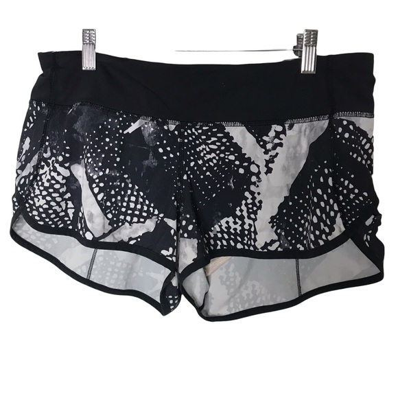 lululemon athletica Pants - Lululemon Athletica Black and White Patterned Speed Up Running Up Shorts Sz 8
